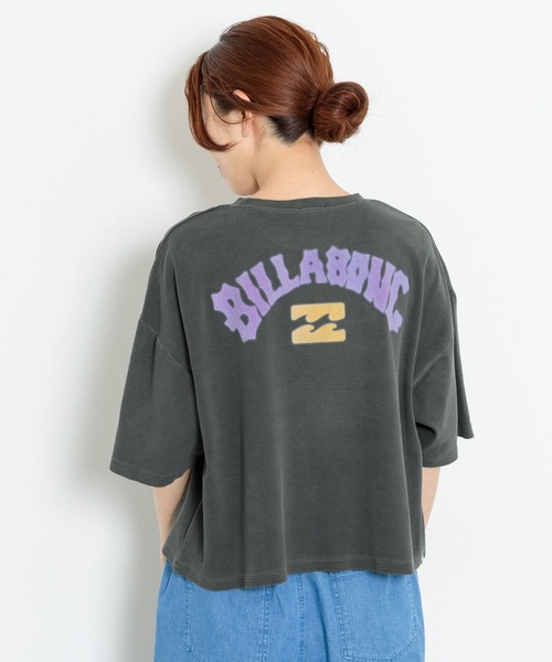 BILLABONG(ビラボン)の「BILLABONG スプレーアーチルーズクロップドリブTシャツ(Tシャツ/カットソー・レディース・スミクロ/ホワイト系その他・MEDIUM)」の4枚目の写真