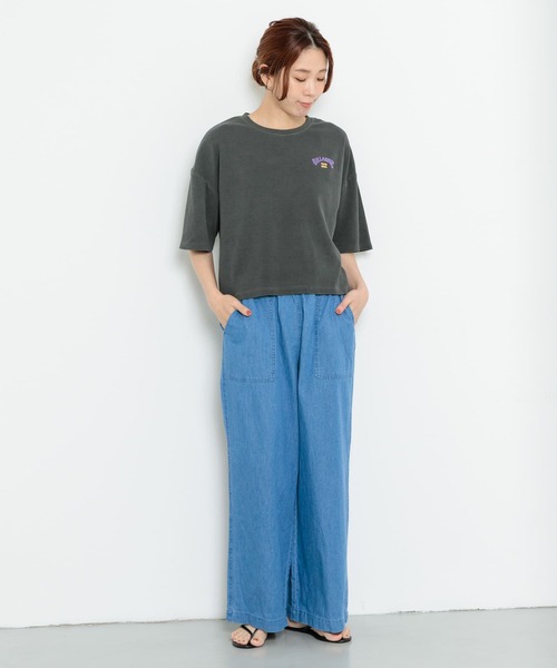 BILLABONG(ビラボン)の「BILLABONG スプレーアーチルーズクロップドリブTシャツ(Tシャツ/カットソー・レディース・スミクロ/ホワイト系その他・MEDIUM)」の3枚目の写真