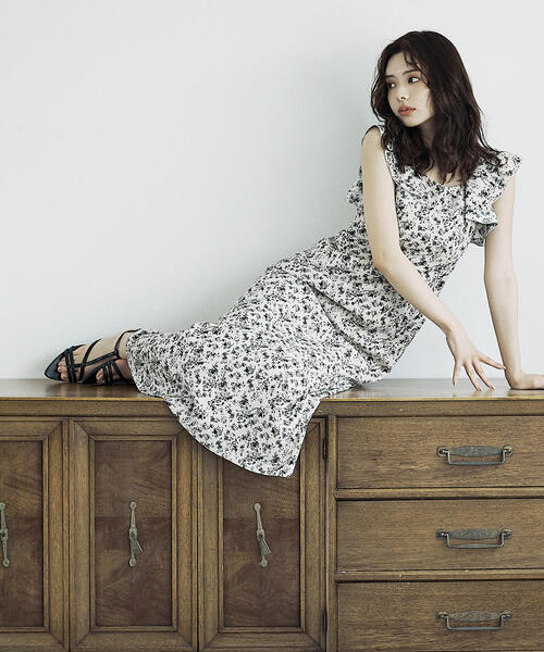 PROPORTION BODY DRESSING(プロポーションボディドレッシング)の「小花柄レディワンピース / 1215240801(ワンピース・レディース・ブラック/ベージュ・SMALL/P/S/MEDIUM)」の3枚目の写真