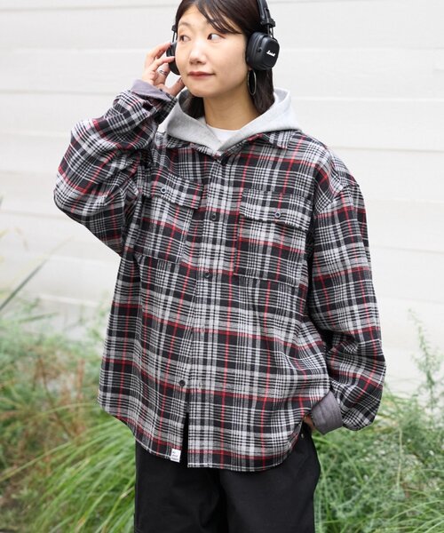 CIAOPANIC TYPY（チャオパニックティピー）の「【コーデュロイ袖切り替え】【ユニセックス】モールチェックシャツジャケット（シャツ/ブラウス・レディース・チャコールグレー/ブラウン/グリーン/サックスブルー/ベージュ・LARGE/MEDIUM）」の2枚目の写真