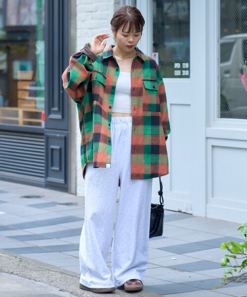 CIAOPANIC TYPY（チャオパニックティピー）の「【コーデュロイ袖切り替え】【ユニセックス】モールチェックシャツジャケット（シャツ/ブラウス・レディース・チャコールグレー/ブラウン/グリーン/サックスブルー/ベージュ・LARGE/MEDIUM）」の14枚目の写真