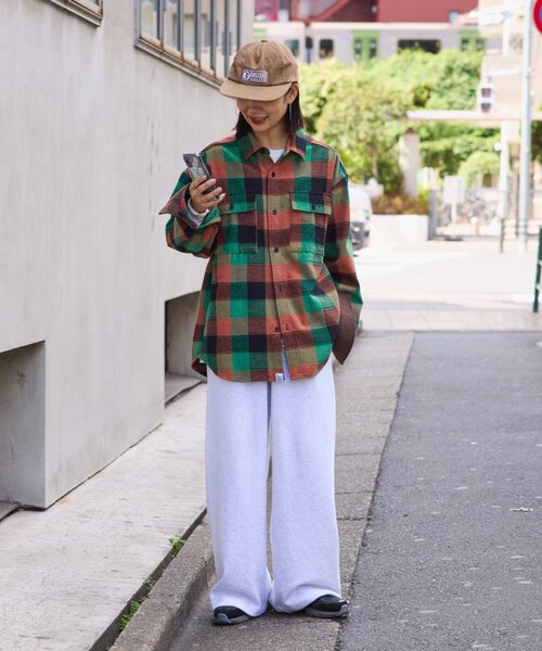 CIAOPANIC TYPY(チャオパニックティピー)の「【コーデュロイ袖切り替え】【ユニセックス】モールチェックシャツジャケット(シャツ/ブラウス・レディース・チャコールグレー/ブラウン/グリーン/サックスブルー/ベージュ・LARGE/MEDIUM)」の7枚目の写真