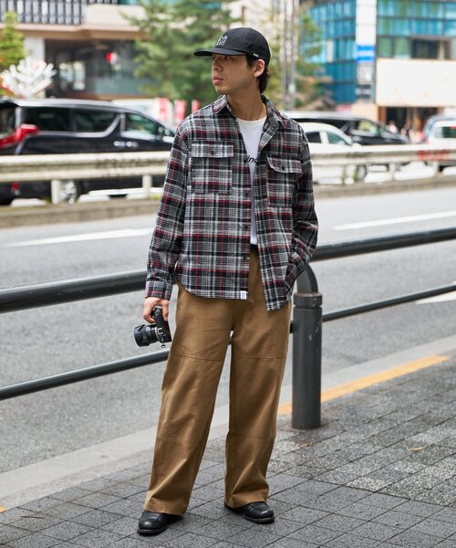 CIAOPANIC TYPY(チャオパニックティピー)の「【コーデュロイ袖切り替え】【ユニセックス】モールチェックシャツジャケット(シャツ/ブラウス・レディース・チャコールグレー/ブラウン/グリーン/サックスブルー/ベージュ・LARGE/MEDIUM)」の10枚目の写真