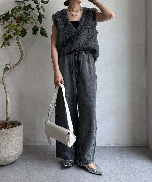 DouDou(ドゥドゥ)の「リヨセルデニムワイドパンツ(デニムパンツ・レディース・ブラック/ブルー・36/38)」の20枚目の写真