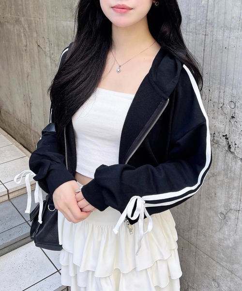 INGNI（イング）の「【WEB限定】袖リボンショートスウェットジップパーカー(セットアップ対応)（パーカー・レディース・ブラック×ホワイト/ホワイト×ブラック/グレー×ホワイト・M）」の3枚目の写真
