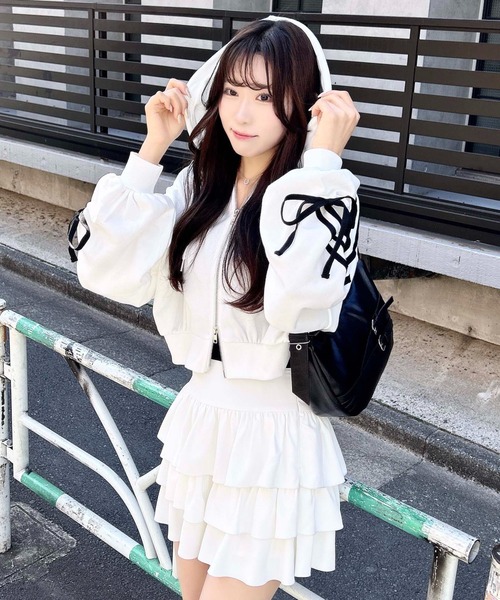 INGNI（イング）の「【WEB限定】袖リボンショートスウェットジップパーカー(セットアップ対応)（パーカー・レディース・ブラック×ホワイト/ホワイト×ブラック/グレー×ホワイト・M）」の5枚目の写真