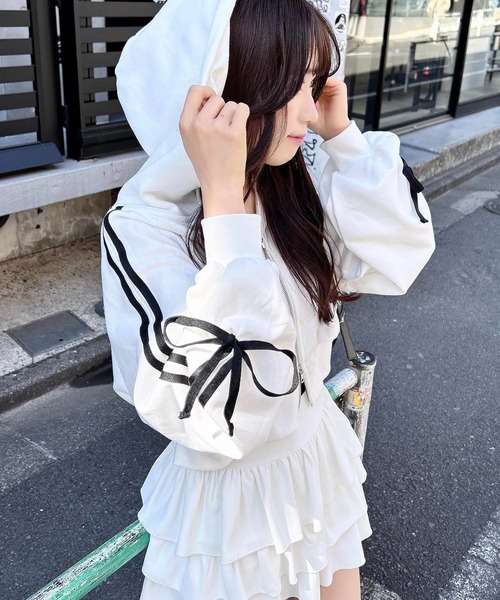 INGNI（イング）の「【WEB限定】袖リボンショートスウェットジップパーカー(セットアップ対応)（パーカー・レディース・ブラック×ホワイト/ホワイト×ブラック/グレー×ホワイト・M）」の7枚目の写真