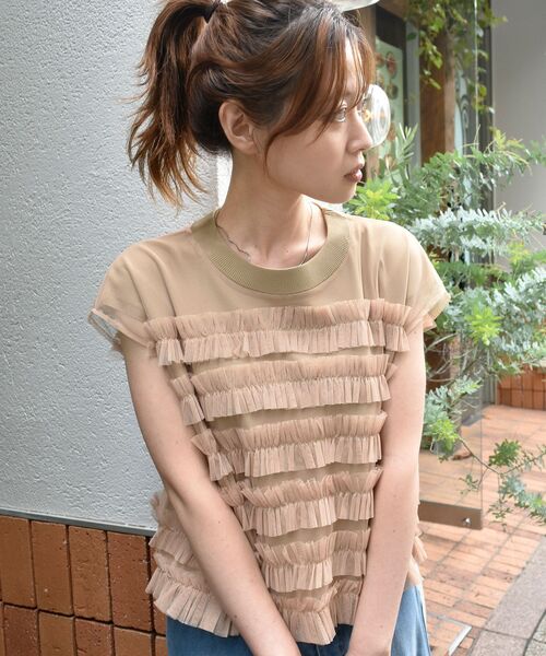 le.coeur blanc(ルクールブラン)の「チュールフリルフレンチニット(ニット/セーター・レディース・ベージュ/ブラック・38)」の5枚目の写真