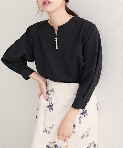 natural couture(ナチュラルクチュール)の「【WEB限定】パール付きスキッパーブラウス(シャツ/ブラウス・レディース・オレンジ/グレイッシュベージュ/ピンク系その他/サックスブルー/ブラック・FREE)」の18枚目の写真