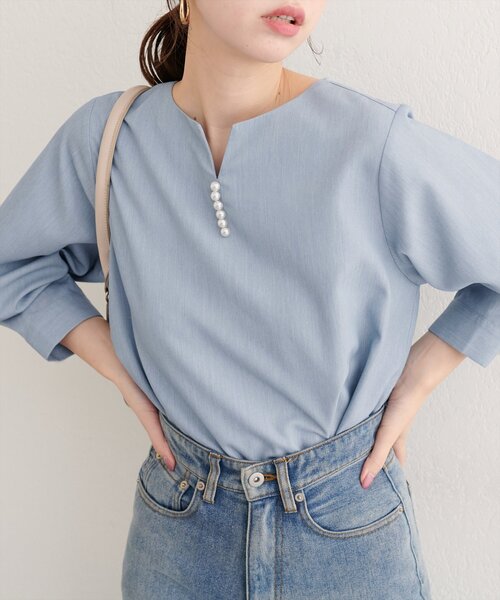 natural couture(ナチュラルクチュール)の「【WEB限定】パール付きスキッパーブラウス(シャツ/ブラウス・レディース・オレンジ/グレイッシュベージュ/ピンク系その他/サックスブルー/ブラック・FREE)」の8枚目の写真
