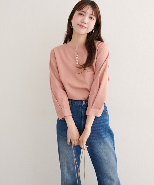 natural couture(ナチュラルクチュール)の「【WEB限定】パール付きスキッパーブラウス(シャツ/ブラウス・レディース・オレンジ/グレイッシュベージュ/ピンク系その他/サックスブルー/ブラック・FREE)」の11枚目の写真