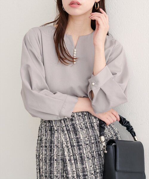 natural couture(ナチュラルクチュール)の「【WEB限定】パール付きスキッパーブラウス(シャツ/ブラウス・レディース・オレンジ/グレイッシュベージュ/ピンク系その他/サックスブルー/ブラック・FREE)」の20枚目の写真
