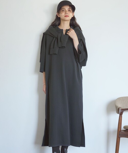 23区 S(ニジュウサンクチイサイサイズ)の「【SLOW/一部店舗限定】ライトダンボール スキッパー ワンピース(ワンピース・レディース・グレー系/ネイビー系・32)」の1枚目の写真