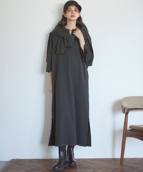 23区 S(ニジュウサンクチイサイサイズ)の「【SLOW/一部店舗限定】ライトダンボール スキッパー ワンピース(ワンピース・レディース・グレー系/ネイビー系・32)」の4枚目の写真