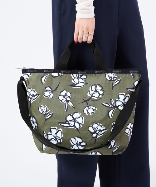 LeSportsac（レスポートサック）の「DELUXE EASY CARRY TOTE オリーブフローラルシルエット（トートバッグ・レディース・グリーン・FREE）」の2枚目の写真