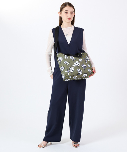 LeSportsac（レスポートサック）の「DELUXE EASY CARRY TOTE オリーブフローラルシルエット（トートバッグ・レディース・グリーン・FREE）」の3枚目の写真