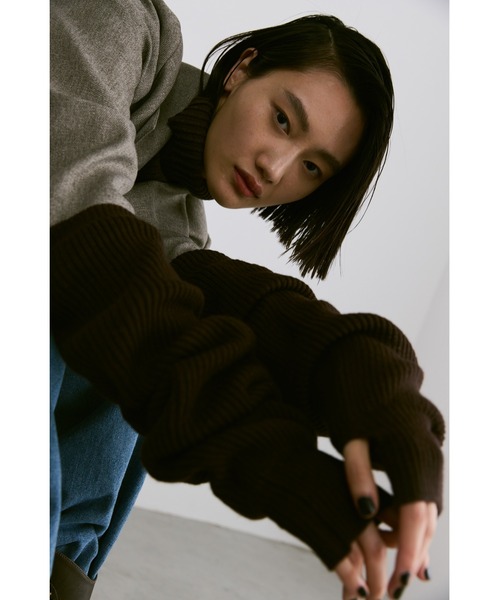 un/neu(アンノイ)の「ルーズニットアームウォーマー / リブニットアームカバー(アームカバー・レディース・ブラウン/レッド/アイボリー/グレー/ブルー・FREE)」の15枚目の写真