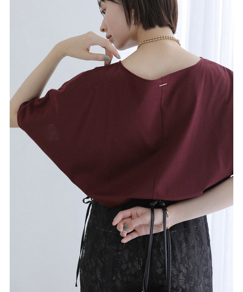 La TOTALITE(ラトータリテ)の「《WEB限定》【洗える】汗染み防止カーブヘムカットソー(Tシャツ/カットソー・レディース・ブラック/ボルドー/チャコールグレー・FREE)」の1枚目の写真