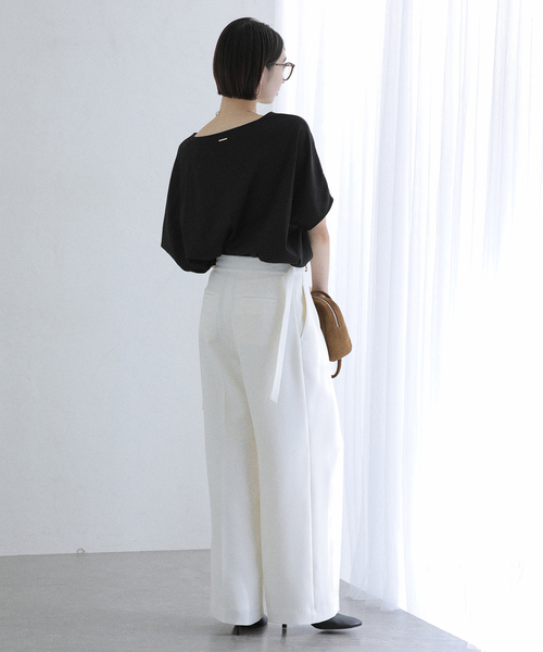 La TOTALITE(ラトータリテ)の「《WEB限定》【洗える】汗染み防止カーブヘムカットソー(Tシャツ/カットソー・レディース・ブラック/ボルドー/チャコールグレー・FREE)」の6枚目の写真