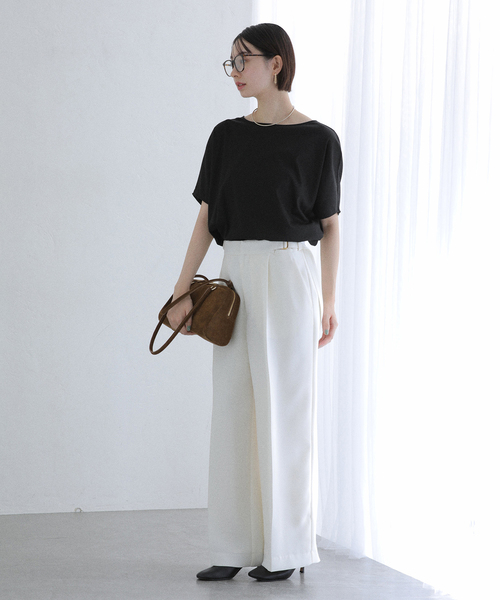 La TOTALITE(ラトータリテ)の「《WEB限定》【洗える】汗染み防止カーブヘムカットソー(Tシャツ/カットソー・レディース・ブラック/ボルドー/チャコールグレー・FREE)」の7枚目の写真