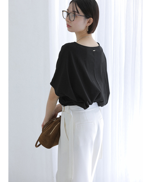 La TOTALITE(ラトータリテ)の「《WEB限定》【洗える】汗染み防止カーブヘムカットソー(Tシャツ/カットソー・レディース・ブラック/ボルドー/チャコールグレー・FREE)」の8枚目の写真