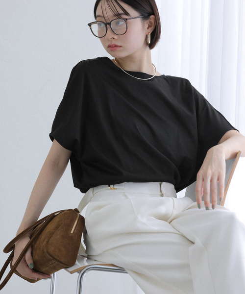 La TOTALITE(ラトータリテ)の「《WEB限定》【洗える】汗染み防止カーブヘムカットソー(Tシャツ/カットソー・レディース・ブラック/ボルドー/チャコールグレー・FREE)」の9枚目の写真