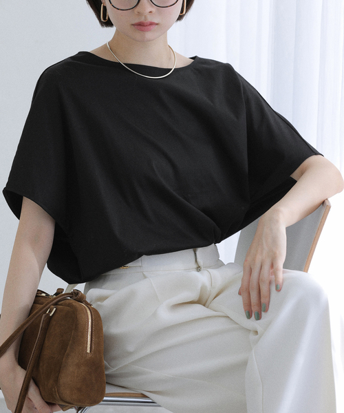 La TOTALITE(ラトータリテ)の「《WEB限定》【洗える】汗染み防止カーブヘムカットソー(Tシャツ/カットソー・レディース・ブラック/ボルドー/チャコールグレー・FREE)」の10枚目の写真