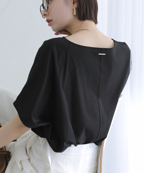 La TOTALITE(ラトータリテ)の「《WEB限定》【洗える】汗染み防止カーブヘムカットソー(Tシャツ/カットソー・レディース・ブラック/ボルドー/チャコールグレー・FREE)」の11枚目の写真