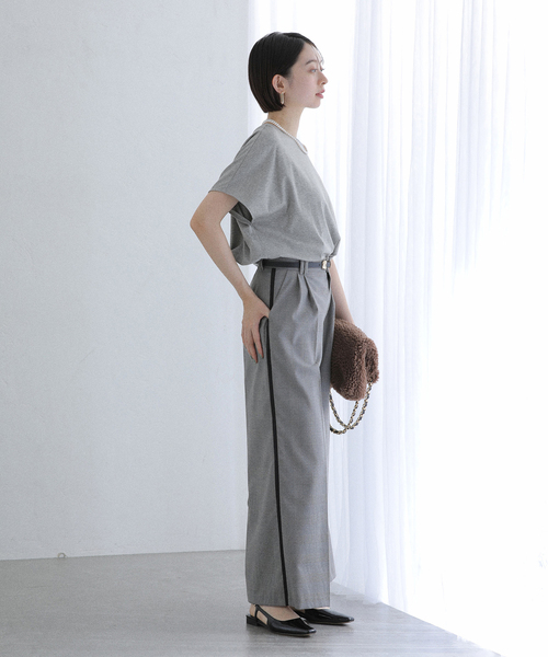 La TOTALITE(ラトータリテ)の「《WEB限定》【洗える】汗染み防止カーブヘムカットソー(Tシャツ/カットソー・レディース・ブラック/ボルドー/チャコールグレー・FREE)」の14枚目の写真