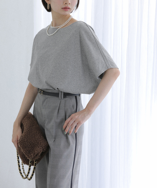 La TOTALITE(ラトータリテ)の「《WEB限定》【洗える】汗染み防止カーブヘムカットソー(Tシャツ/カットソー・レディース・ブラック/ボルドー/チャコールグレー・FREE)」の15枚目の写真