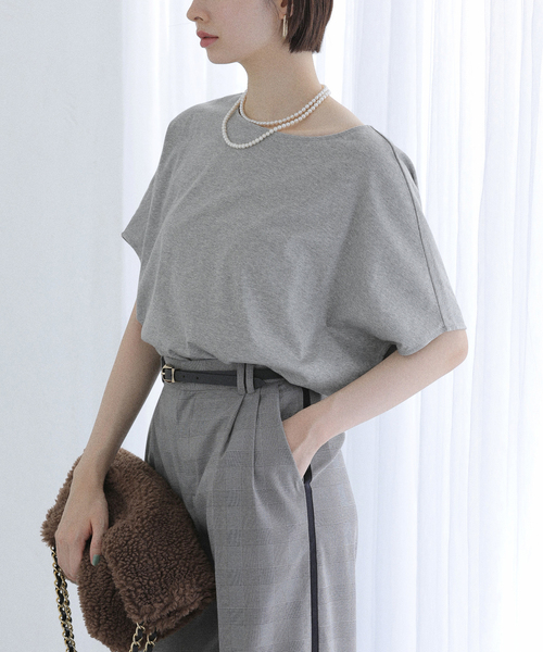 La TOTALITE(ラトータリテ)の「《WEB限定》【洗える】汗染み防止カーブヘムカットソー(Tシャツ/カットソー・レディース・ブラック/ボルドー/チャコールグレー・FREE)」の16枚目の写真