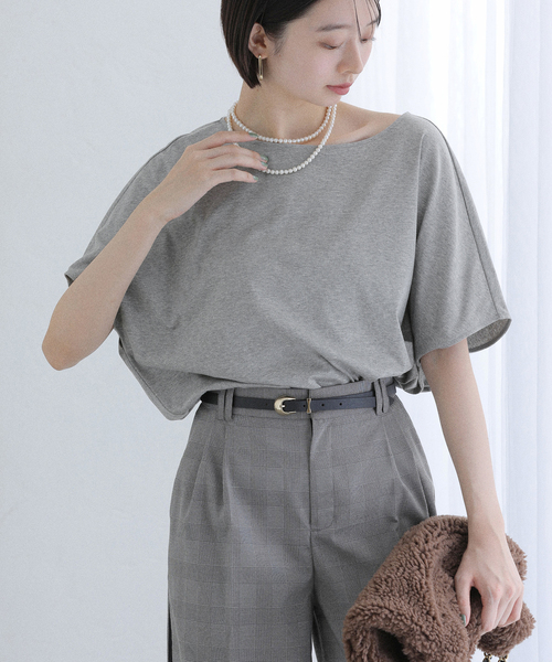 La TOTALITE(ラトータリテ)の「《WEB限定》【洗える】汗染み防止カーブヘムカットソー(Tシャツ/カットソー・レディース・ブラック/ボルドー/チャコールグレー・FREE)」の17枚目の写真