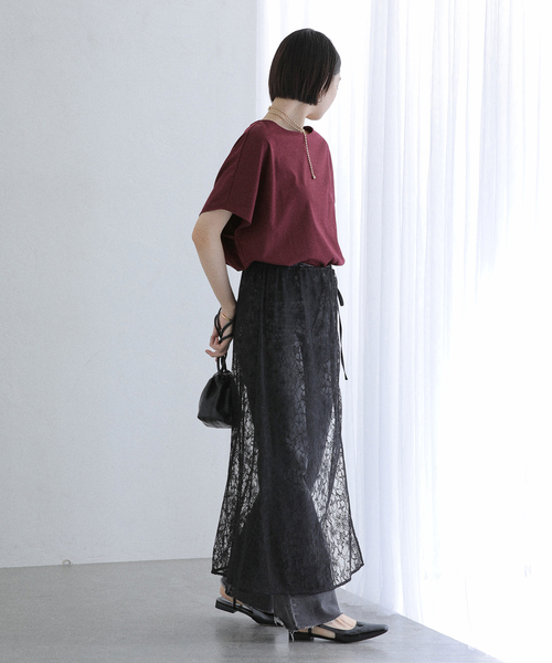 La TOTALITE(ラトータリテ)の「《WEB限定》【洗える】汗染み防止カーブヘムカットソー(Tシャツ/カットソー・レディース・ブラック/ボルドー/チャコールグレー・FREE)」の21枚目の写真