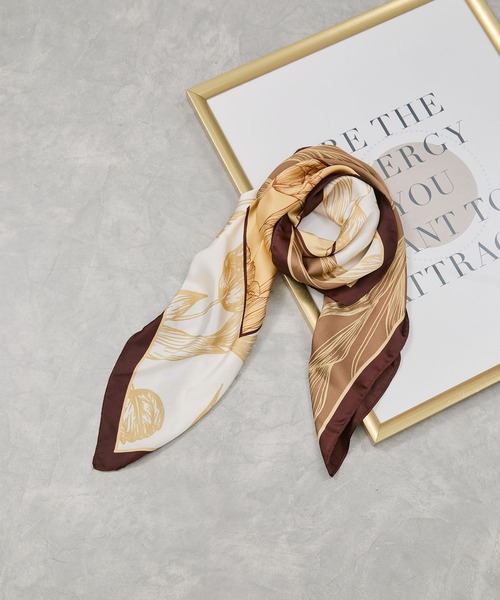 VIS(ビス)の「チューリップ柄スカーフ90×90cm(バンダナ/スカーフ・レディース・ブラウン系その他3/ブルー系その他6・FREE)」の2枚目の写真