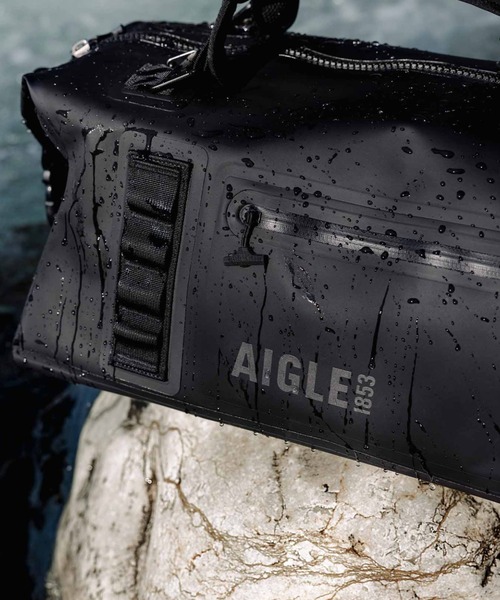 AIGLE（エーグル）の「防水 トラベルドライ ダッフルバッグ 75L（ボストンバッグ・レディース・ブラック/モスグリーン・FREE）」の13枚目の写真
