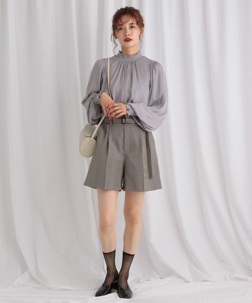 mysty woman（ミスティウーマン）の「シャーリングギャザーブラウス 581481（シャツ/ブラウス・レディース・ブラック/アイボリー/グレイッシュブルー・FREE）」の6枚目の写真