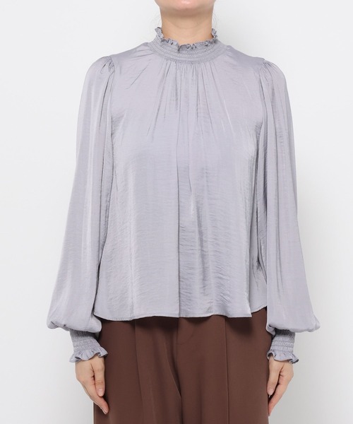 mysty woman（ミスティウーマン）の「シャーリングギャザーブラウス 581481（シャツ/ブラウス・レディース・ブラック/アイボリー/グレイッシュブルー・FREE）」の7枚目の写真