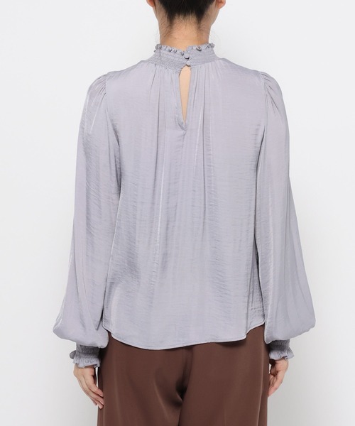 mysty woman（ミスティウーマン）の「シャーリングギャザーブラウス 581481（シャツ/ブラウス・レディース・ブラック/アイボリー/グレイッシュブルー・FREE）」の9枚目の写真