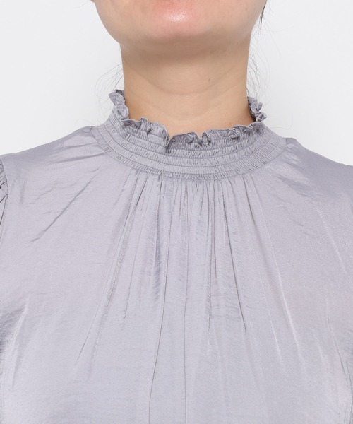 mysty woman（ミスティウーマン）の「シャーリングギャザーブラウス 581481（シャツ/ブラウス・レディース・ブラック/アイボリー/グレイッシュブルー・FREE）」の10枚目の写真