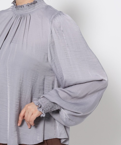 mysty woman（ミスティウーマン）の「シャーリングギャザーブラウス 581481（シャツ/ブラウス・レディース・ブラック/アイボリー/グレイッシュブルー・FREE）」の11枚目の写真