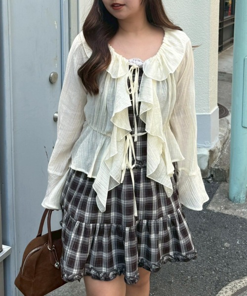 continuer de NICE CLAUP（コンティニューデナイスクラップ）の「【@_chipi2xセレクト】【WEB限定】楊柳シアーラッフルブラウス（シャツ/ブラウス・レディース・アイボリー/ブラック/オフホワイト/ピンク/サックスブルー・FREE）」の3枚目の写真