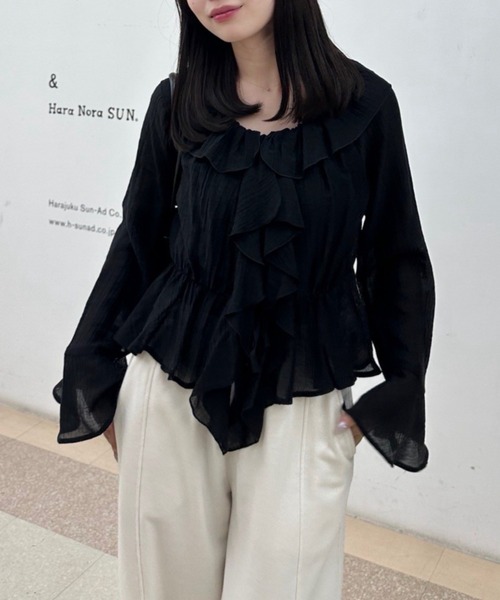 continuer de NICE CLAUP（コンティニューデナイスクラップ）の「【@_chipi2xセレクト】【WEB限定】楊柳シアーラッフルブラウス（シャツ/ブラウス・レディース・アイボリー/ブラック/オフホワイト/ピンク/サックスブルー・FREE）」の4枚目の写真