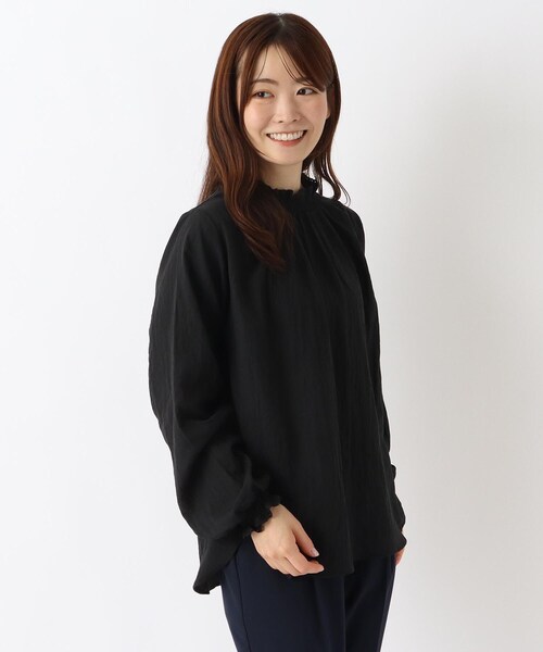 one'sterrace(ワンズテラス)の「リップル シャーリングブラウス(シャツ/ブラウス・レディース・ブルー系その他7/ブラック系8/グレー系4/アイボリー系8・02)」の2枚目の写真