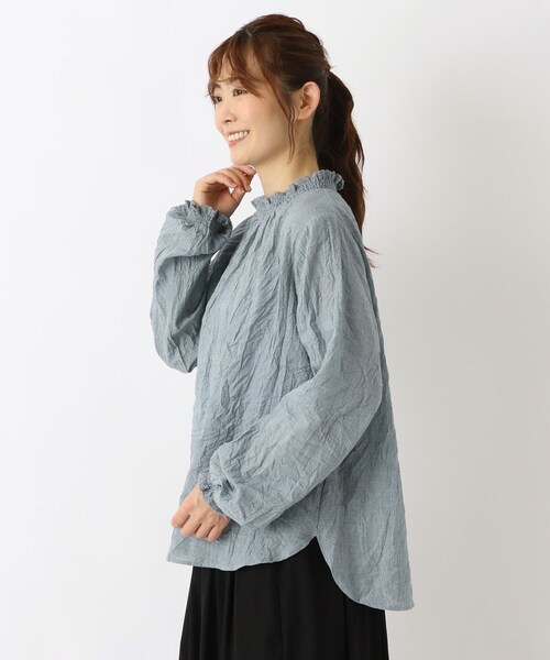 one'sterrace(ワンズテラス)の「リップル シャーリングブラウス(シャツ/ブラウス・レディース・ブルー系その他7/ブラック系8/グレー系4/アイボリー系8・02)」の1枚目の写真
