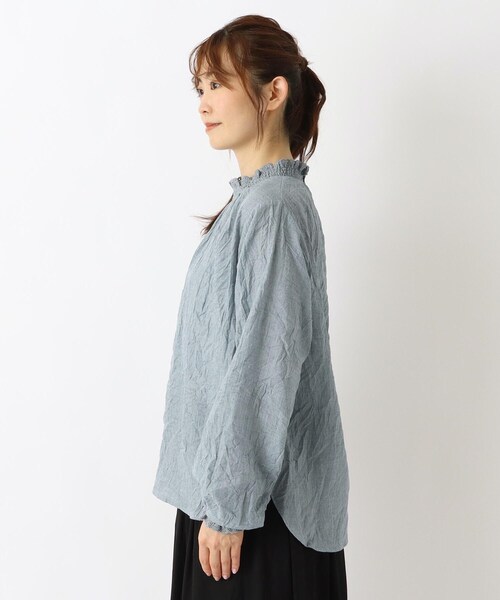 one'sterrace(ワンズテラス)の「リップル シャーリングブラウス(シャツ/ブラウス・レディース・ブルー系その他7/ブラック系8/グレー系4/アイボリー系8・02)」の6枚目の写真