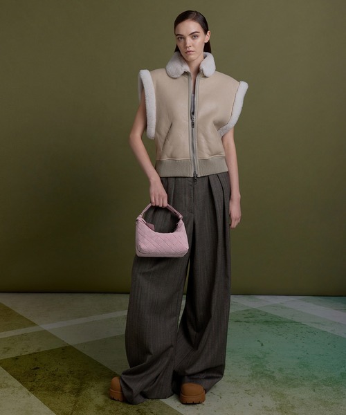 CHARLES & KEITH(チャールズ & キース)の「Ivette イヴェット スエードウーブンショルダーバッグ(ショルダーバッグ・レディース・サンドベージュ/ピンク・S)」の12枚目の写真