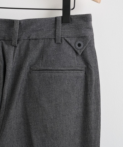 WHITE MOUNTAINEERING(ホワイトマウンテニアリング)の「【White Mountaineering / ホワイトマウンテニアリング】2 TUCK PANTS(スラックス・メンズ・ブラック/ダークグレー・2/1/0)」の3枚目の写真