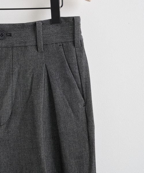 WHITE MOUNTAINEERING(ホワイトマウンテニアリング)の「【White Mountaineering / ホワイトマウンテニアリング】2 TUCK PANTS(スラックス・メンズ・ブラック/ダークグレー・2/1/0)」の5枚目の写真