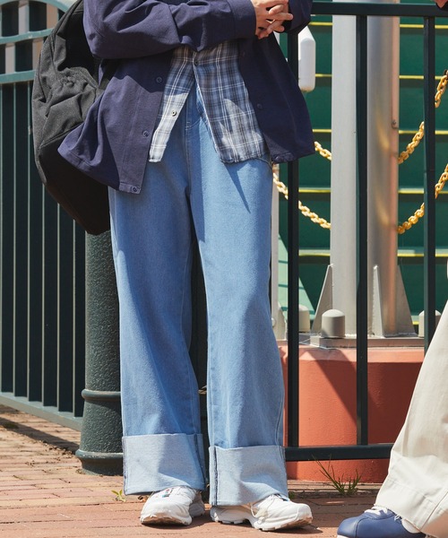 THE CRAFT CREW PRODUCTS（ザクラフトクループロダクツ）の「〈マシンウォッシャブル〉ビッグポケットデザイン ターンバック ワイドストレートデニムパンツ【THE CRAFT CREW PRODUCTS】（デニムパンツ・レディース・ネイビー/ライトブルー/ブラック・M/L）」の21枚目の写真