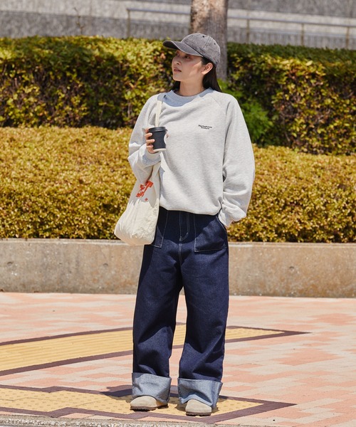 THE CRAFT CREW PRODUCTS（ザクラフトクループロダクツ）の「〈マシンウォッシャブル〉ビッグポケットデザイン ターンバック ワイドストレートデニムパンツ【THE CRAFT CREW PRODUCTS】（デニムパンツ・レディース・ネイビー/ライトブルー/ブラック・M/L）」の5枚目の写真